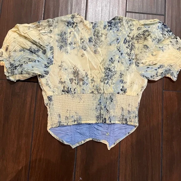 Urban outfitters  Kyra Ruched Blouse in blue Multi - Picture 7 of 9